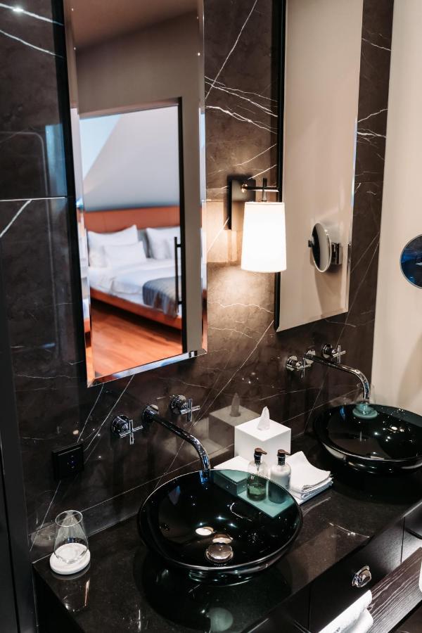 Do & Co Hotel Muenchen Exterior photo Bathroom